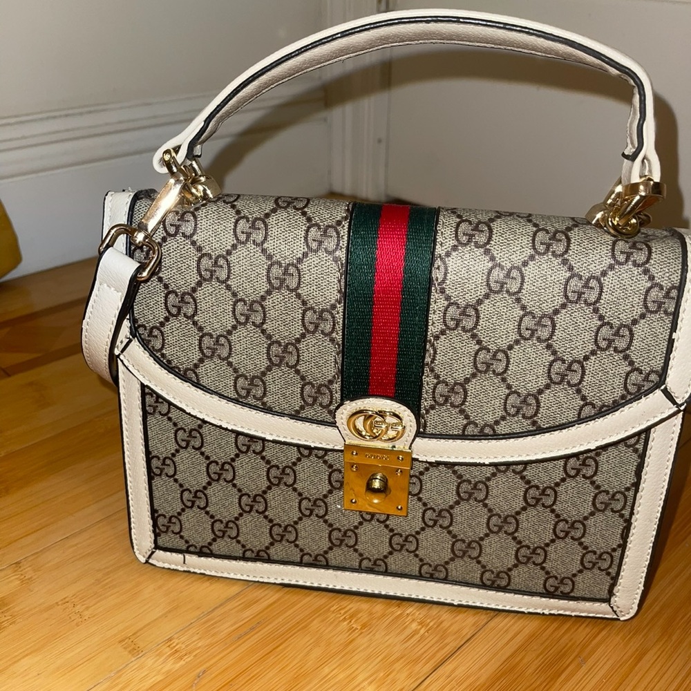 GUCCI crossbody bag (not authentic)